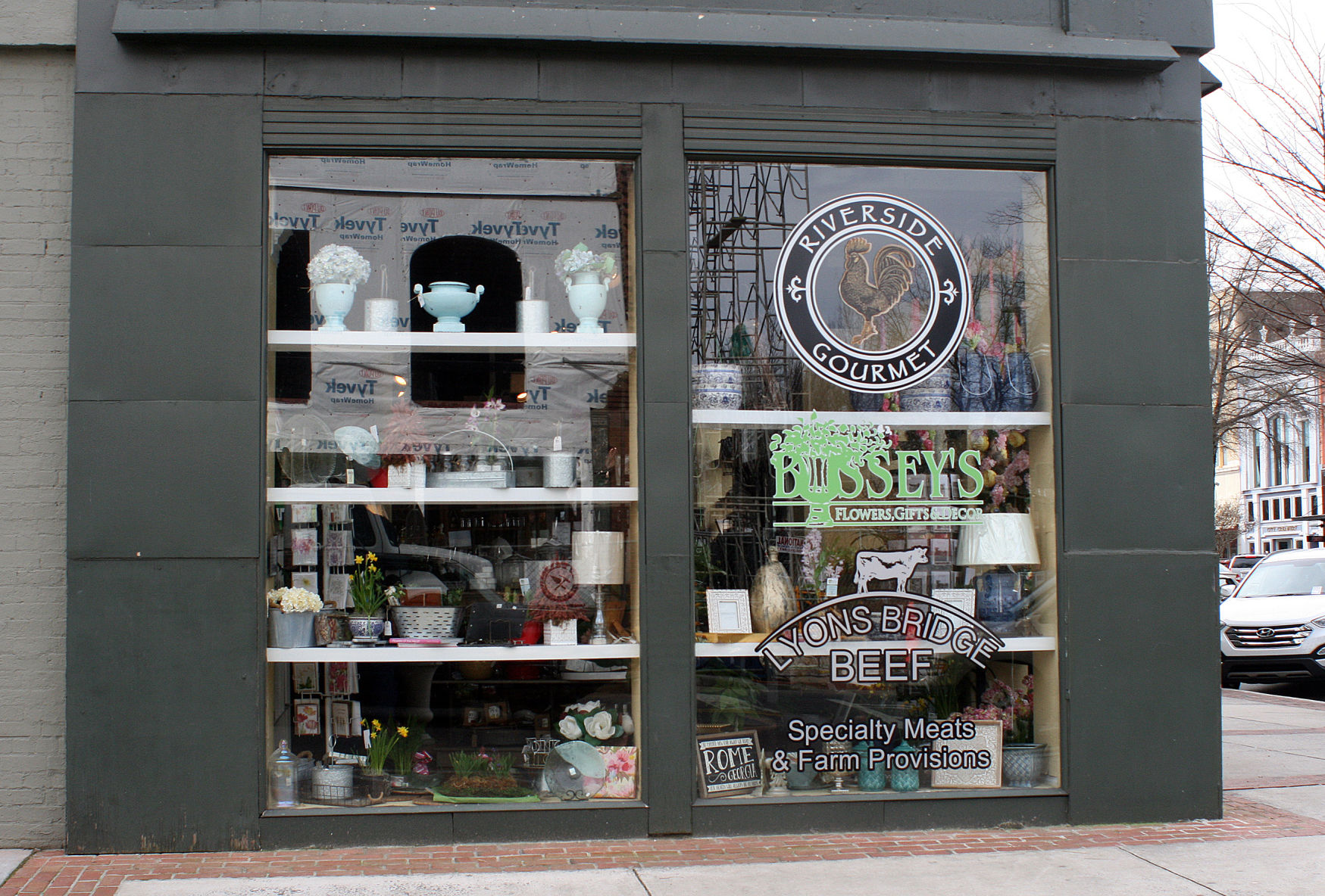 Bussey's Florist and Riverside Gourmet